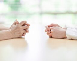 疎遠な親の相続問題の対処法（前編）｜死亡連絡から初期対応、選択肢の提示まで