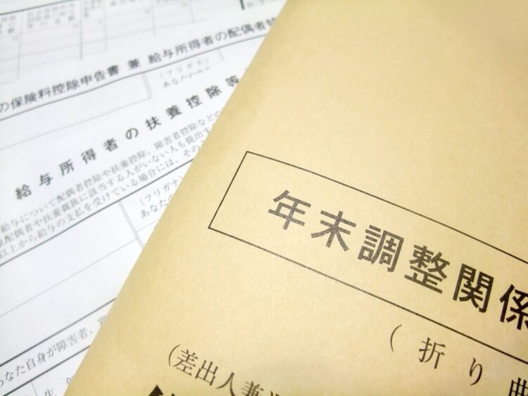 育休中の年末調整は必要？受けられる控除や手続き方法を解説