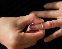 バツイチとは？意味や由来、戸籍への影響を弁護士が徹底解説 