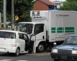 交通事故の慰謝料はいくらもらえる？通院1日あたりの相場や計算方法を解説