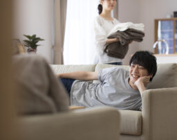 「何もしない旦那」を変えられる！？弁護士が考える効果的な対処法と離婚について