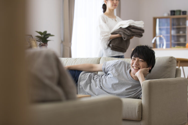 「何もしない旦那」を変えられる!?弁護士が考える効果的な対処法と離婚について