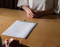離婚の切り出し方｜理由別の例文と注意点を弁護士がくわしく紹介