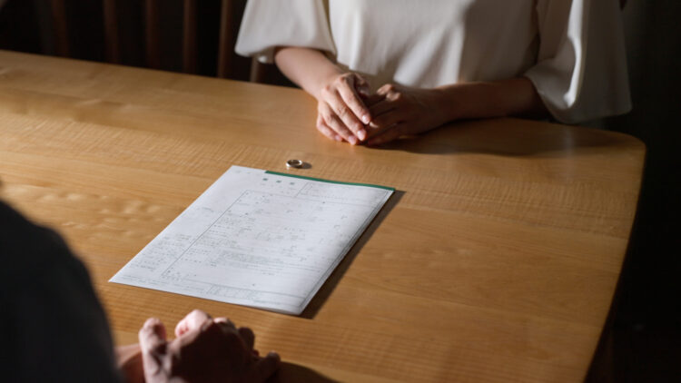 離婚の切り出し方｜理由別の例文と注意点を弁護士がくわしく紹介