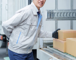 仕事中のぎっくり腰は労災になる？弁護士が認定される条件を解説