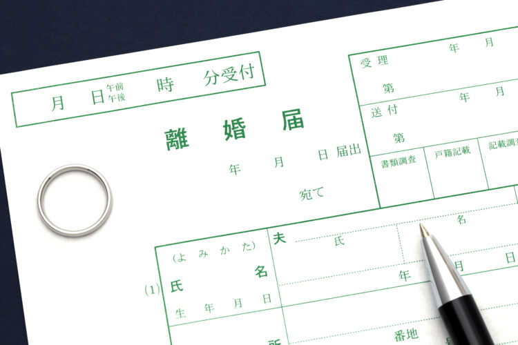 離婚後に苗字を変えない方法と手続き｜メリット・デメリットを徹底解説