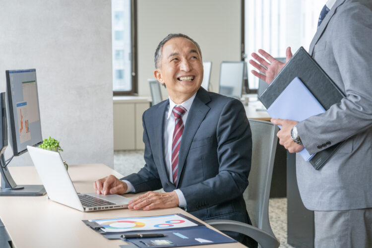 【2025年4月から】65歳までの雇用確保が完全義務化！法改正のポイントと対応策