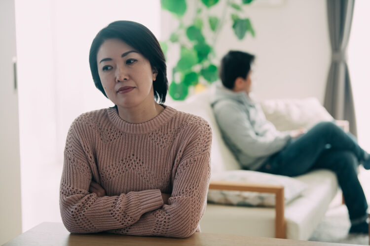 旦那にイライラする妻必見！離婚回避のための対処法を弁護士が解説