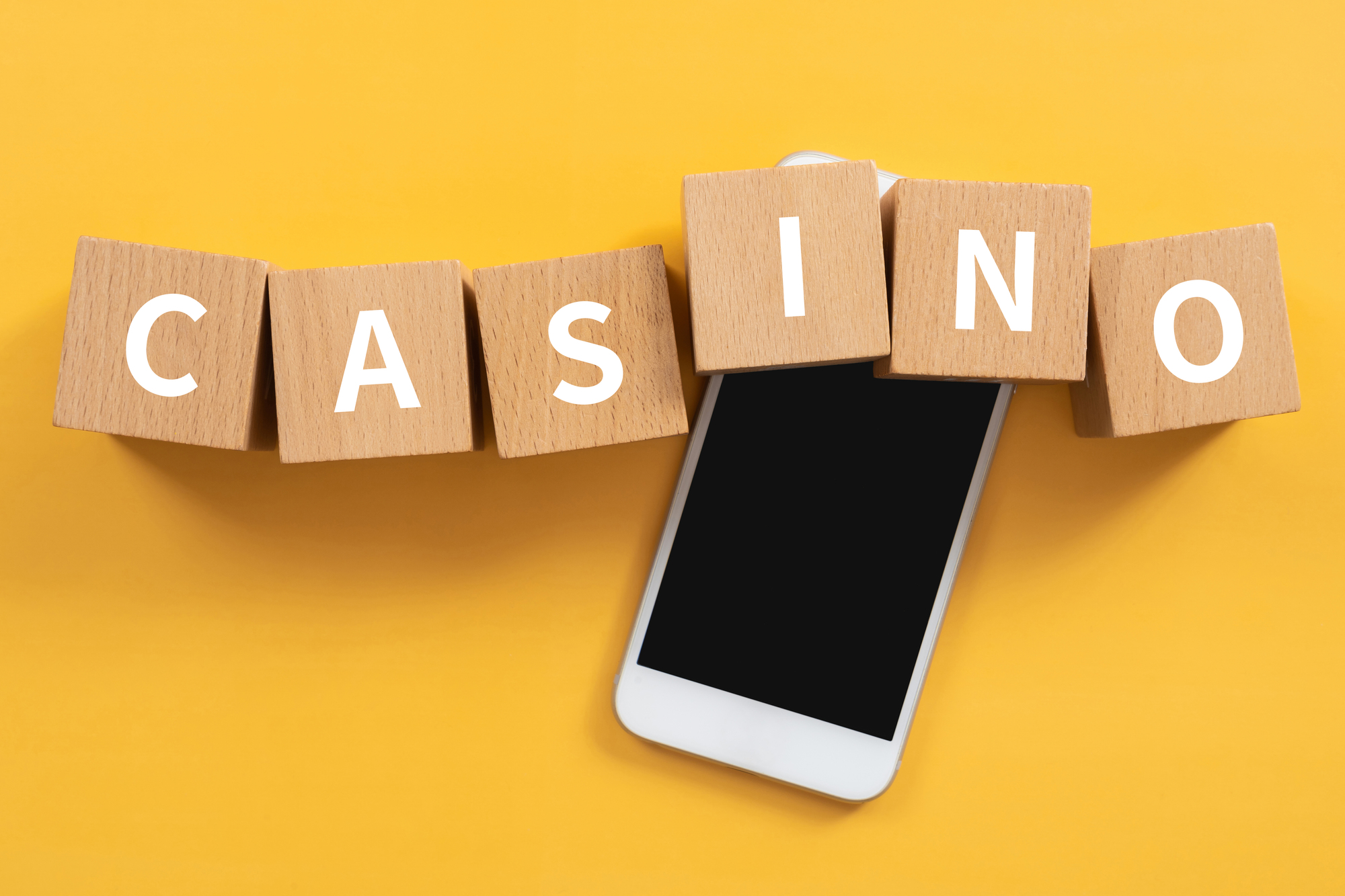 弁護士が解説】オンラインカジノで借金！その危険性と解決策 | リーガライフラボ