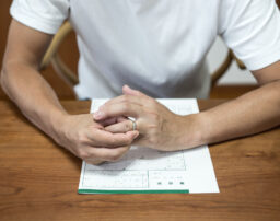 妻が不倫して離婚したい！夫が損しないためのポイントを弁護士が解説