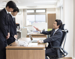 オワハラから身を守れ！よくある手口や違法性について弁護士が解説