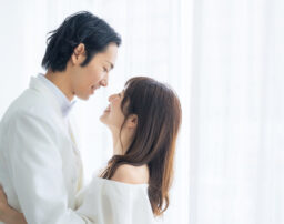 不倫相手とのキスは不貞行為？慰謝料請求の条件と証拠を弁護士が解説