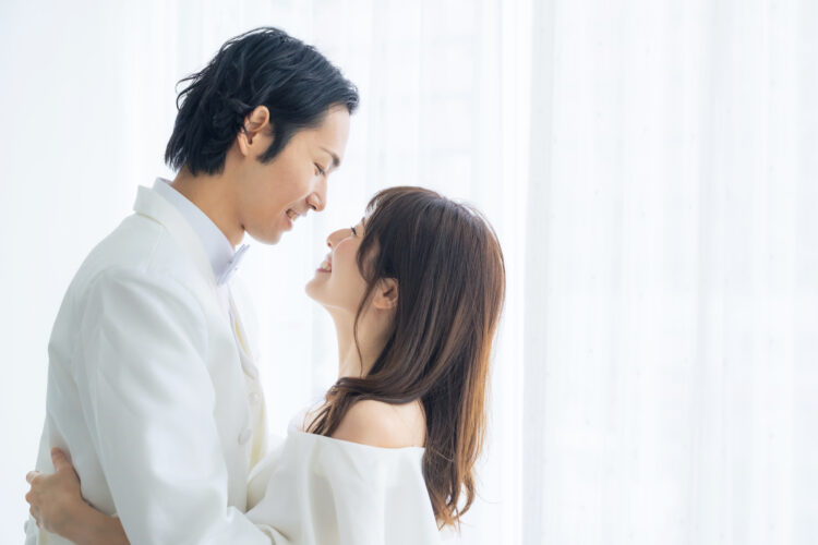 不倫相手とのキスは不貞行為？慰謝料請求の条件と証拠を弁護士が解説