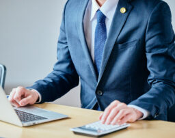 交通事故で弁護士は意味ない？デメリットとメリットを徹底解説