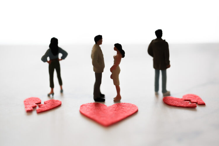 【弁護士が解説】ダブル不倫で人生を壊さない方法：慰謝料、求償権から家庭を守る戦略