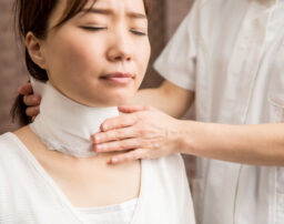 【早見表】むち打ち慰謝料の相場とは｜弁護士が教える増額のポイント