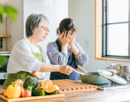 姑が嫌い！夫を味方につけるためのポイントや距離の取り方を解説