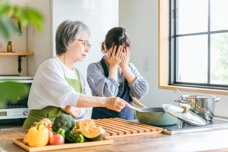 姑が嫌い！夫を味方につけるためのポイントや距離の取り方を解説