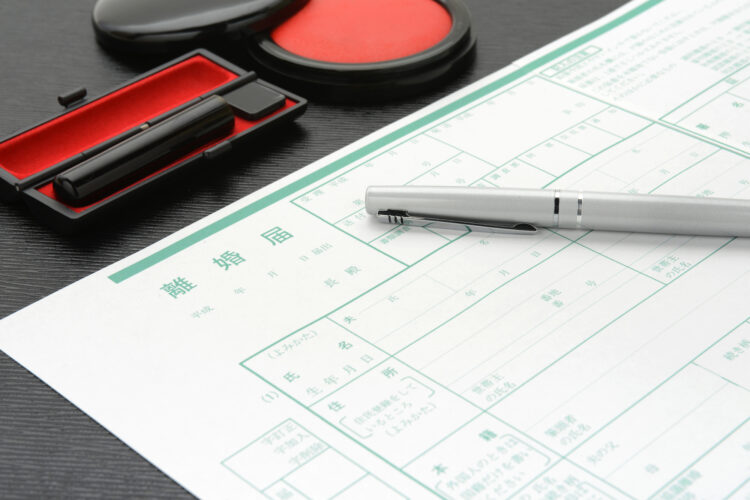 勝手に離婚届を出されたら？無効確認の4つの手順と戸籍の戻し方