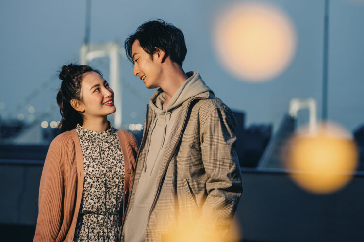 既婚者同士の恋愛はどこから不倫？両思いサインと慰謝料相場を解説